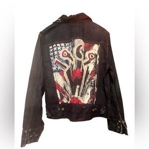 Mens1969 DenimTrucker Jacket USA Painted Back Dark Blue.
Distressed look jacket